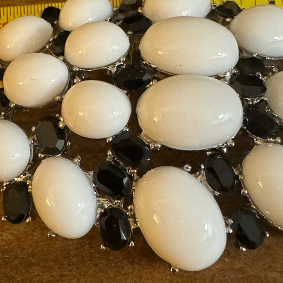 Black and White Large Costume Pear-Shaped Brooch/Pin/Pendant, Marked H. W China - Picture 5 of 8